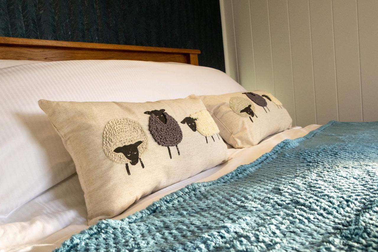 Hollins Farm - Dog Friendly, Self Catering