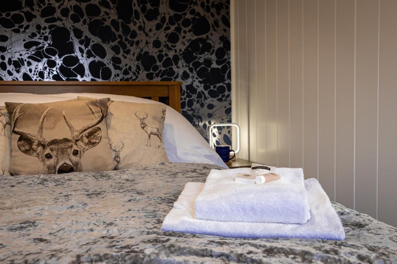 Hollins Farm - Dog Friendly, Self Catering Lodge *
