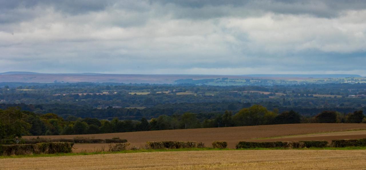 Lodge Hollins Farm - Dog Friendly, Self Catering *