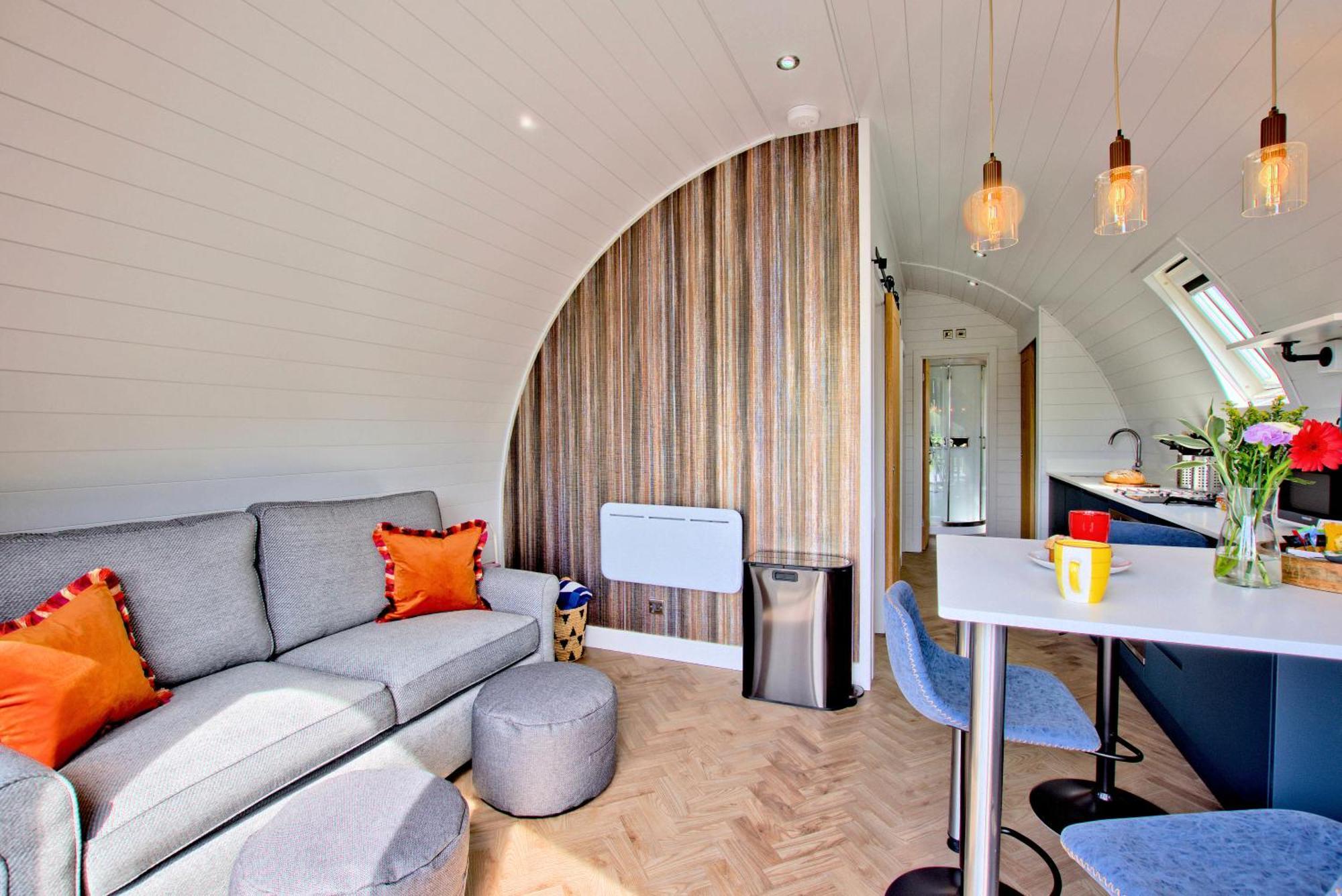 Lodge Hollins Farm - Dog Friendly, Self Catering *