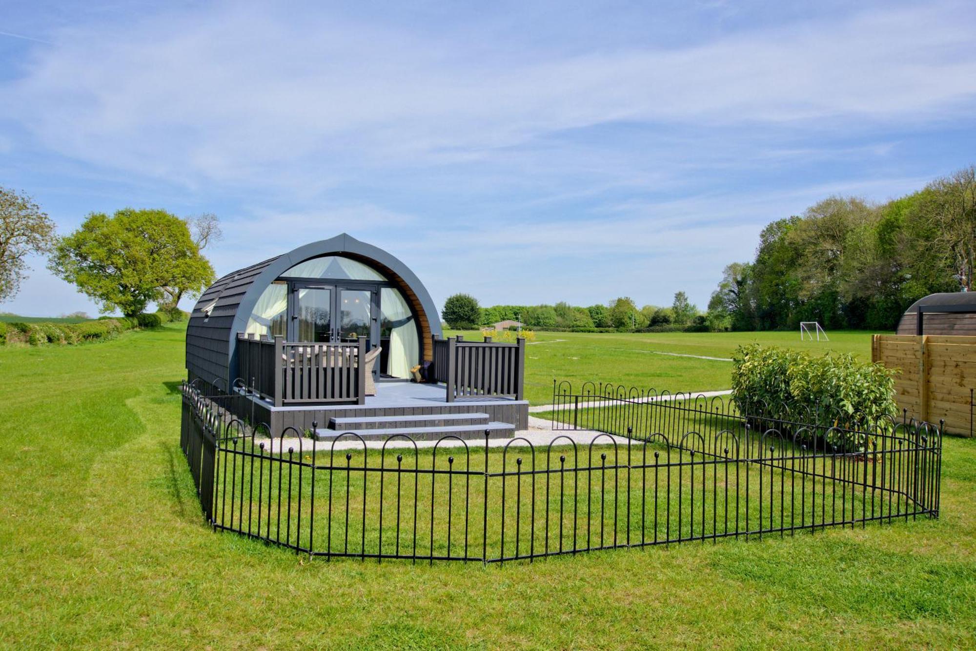 Hollins Farm - Dog Friendly, Self Catering Lodge