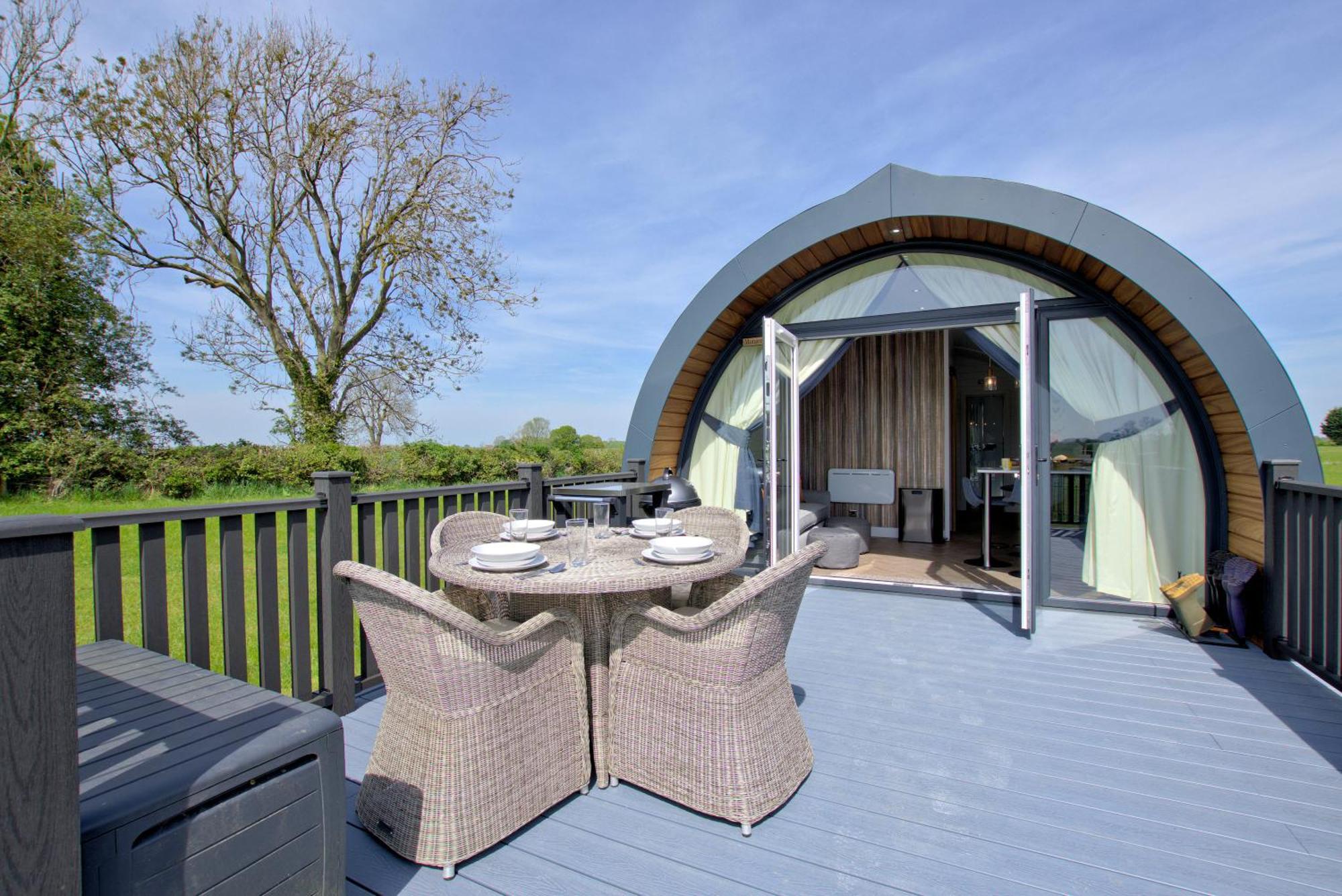 Lodge Hollins Farm - Dog Friendly, Self Catering *