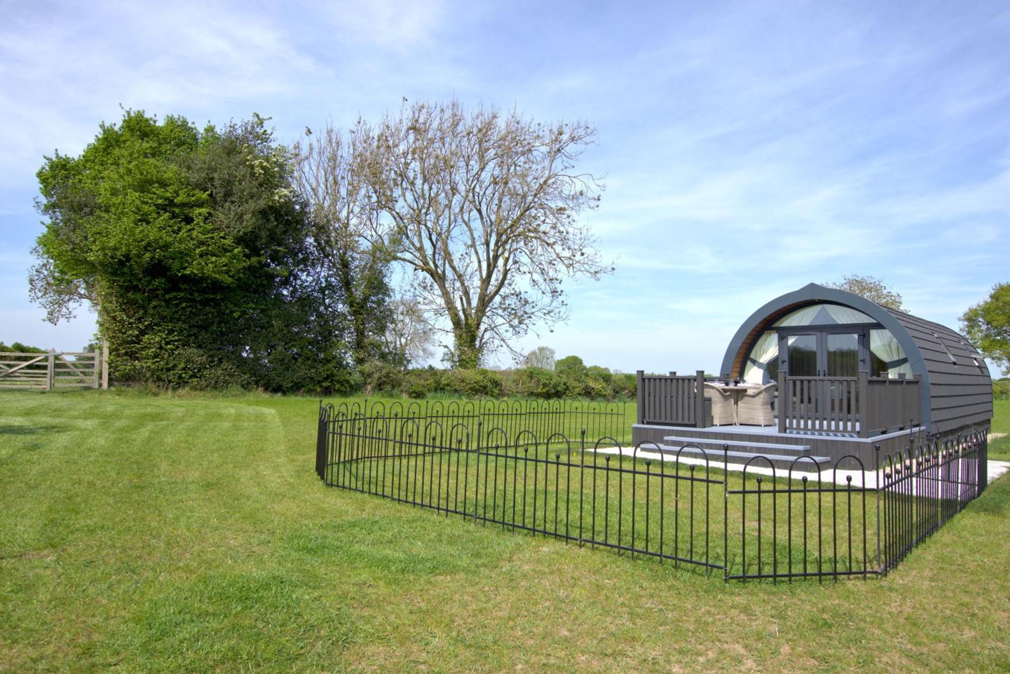 Hollins Farm - Dog Friendly, Self Catering Lodge Knaresborough