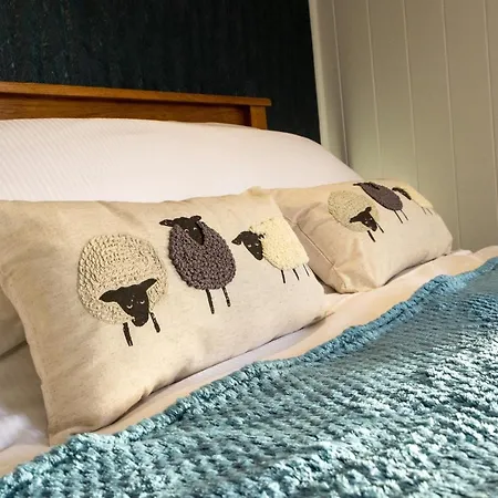 Hollins Farm - Dog Friendly, Self Catering Holiday Lodges Knaresborough Exterior photo