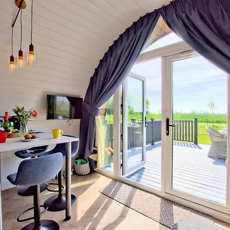 Hollins Farm - Dog Friendly, Self Catering Holiday Lodges Knaresborough Exterior photo
