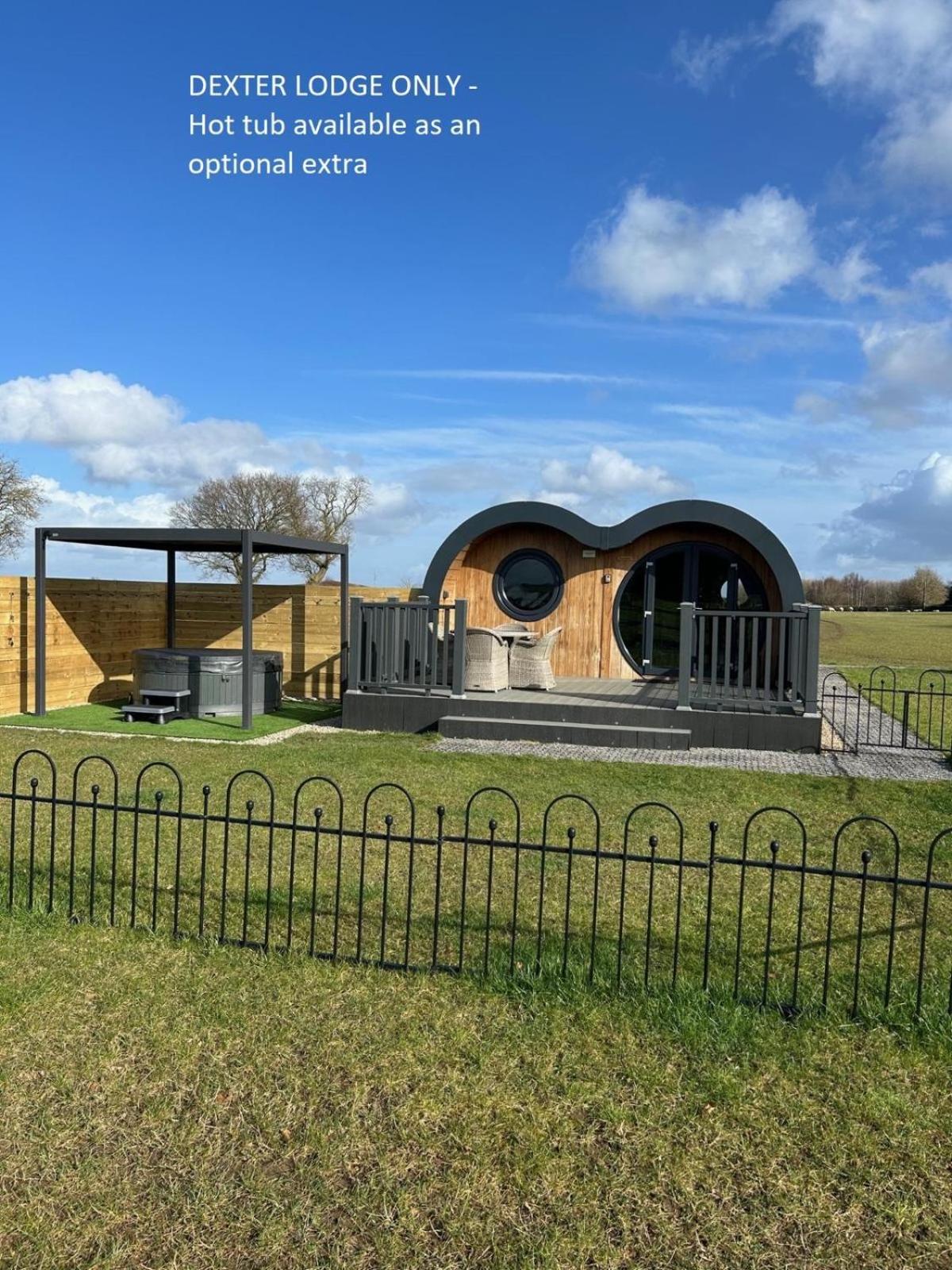 Lodge Hollins Farm - Dog Friendly, Self Catering *