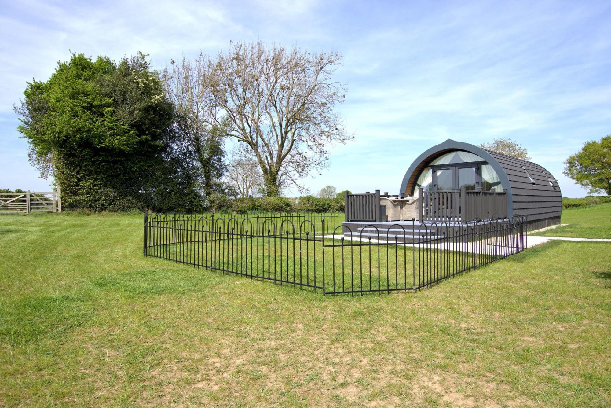 Hollins Farm - Dog Friendly, Self Catering *